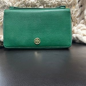 Tory Burch clutch wallet large green